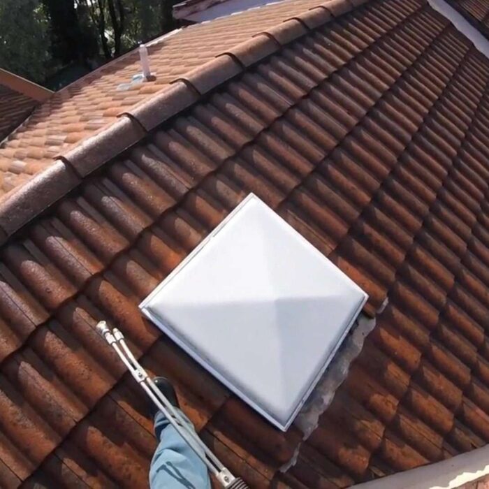 Skylight Clean- ECM_Moment